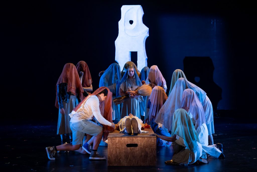 How to Mourn the Dead (Justin Barbin Photography)